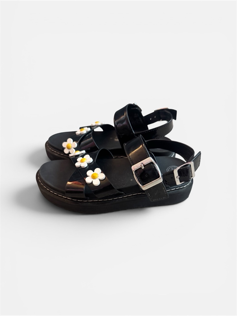 wonder nation Black Daisy Buckle Sandals, Size 2, Platform Sandals